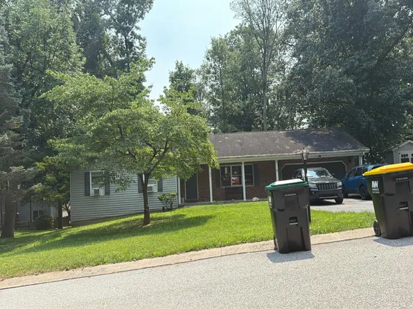 131 Windsor Ct, Hanover, PA 17331