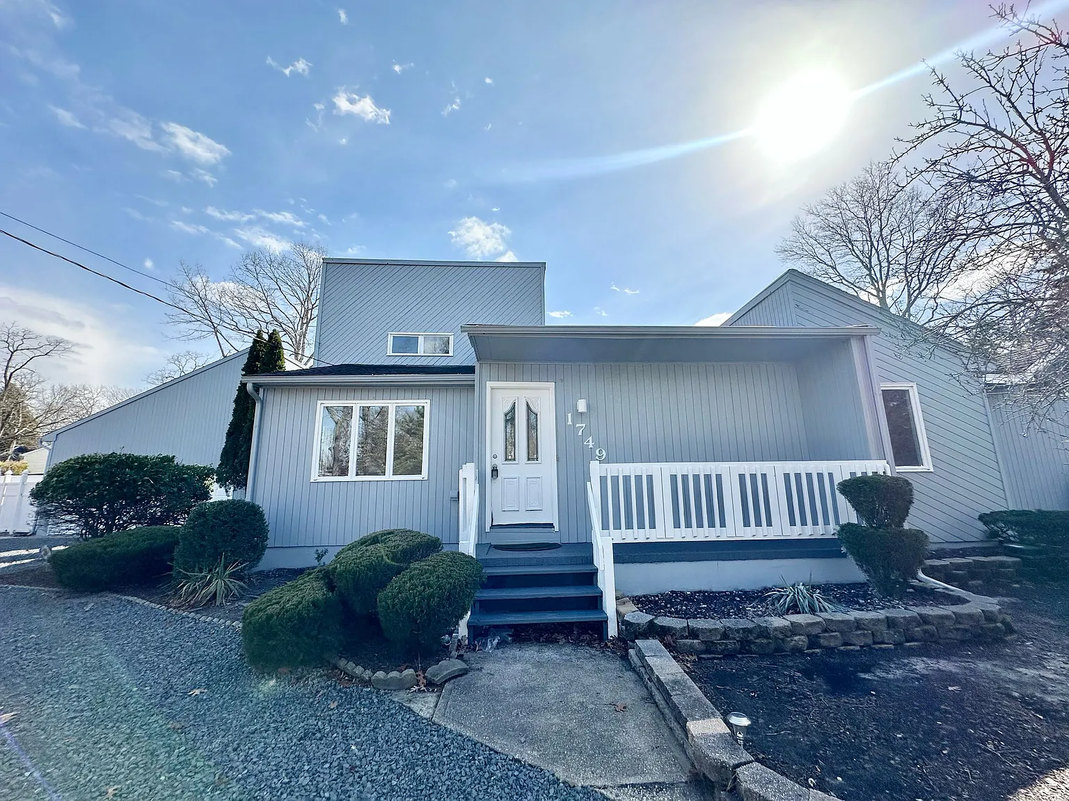 5 bed, 2333 sqft, $4,295 — Photo 2