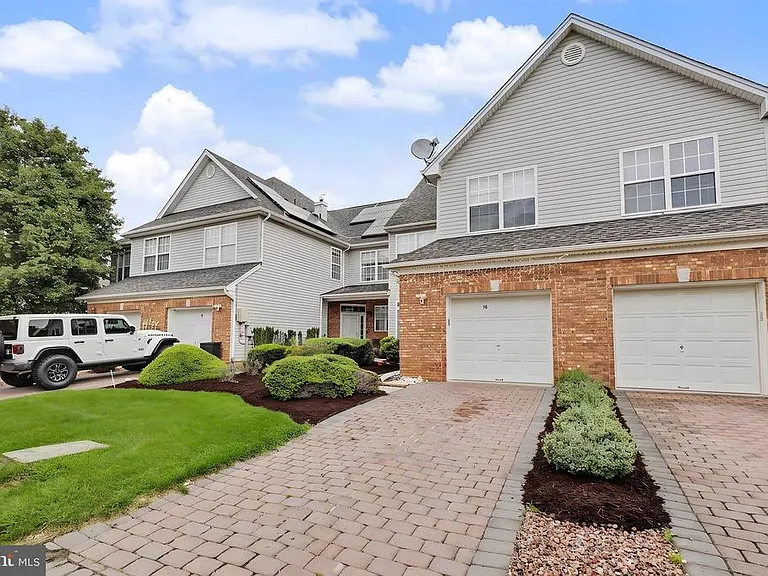 16 Shelley Cir — Photo 3