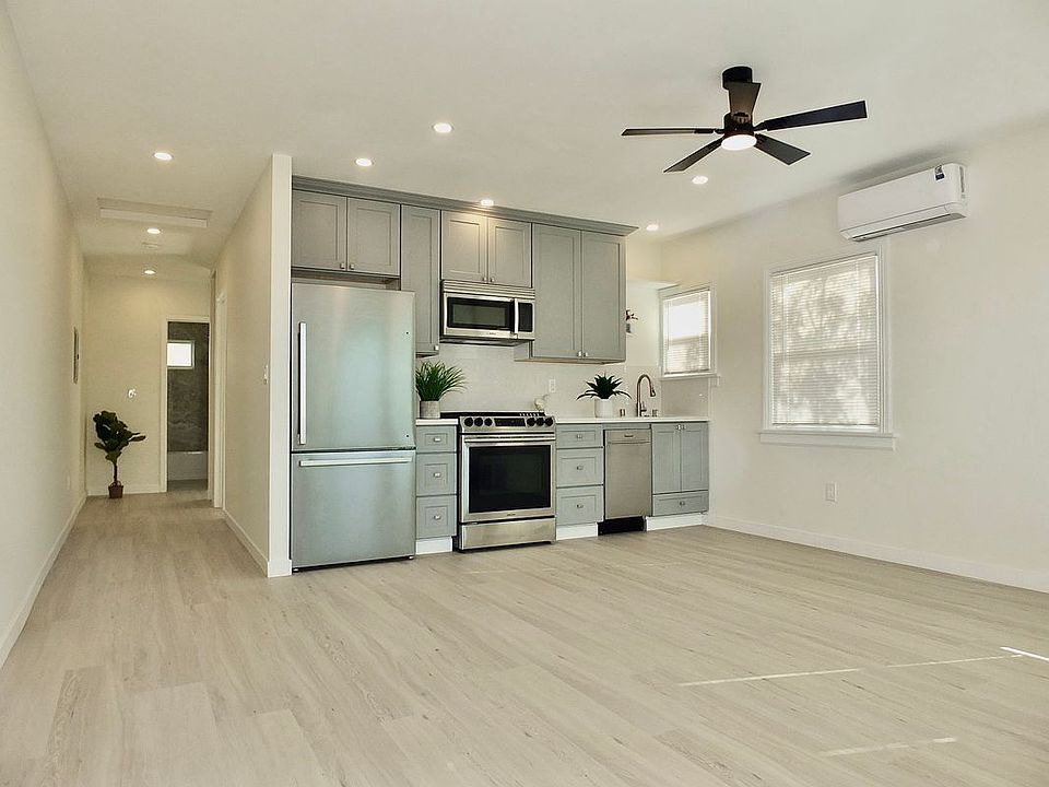 2nd image of 2618 N Lime Ave