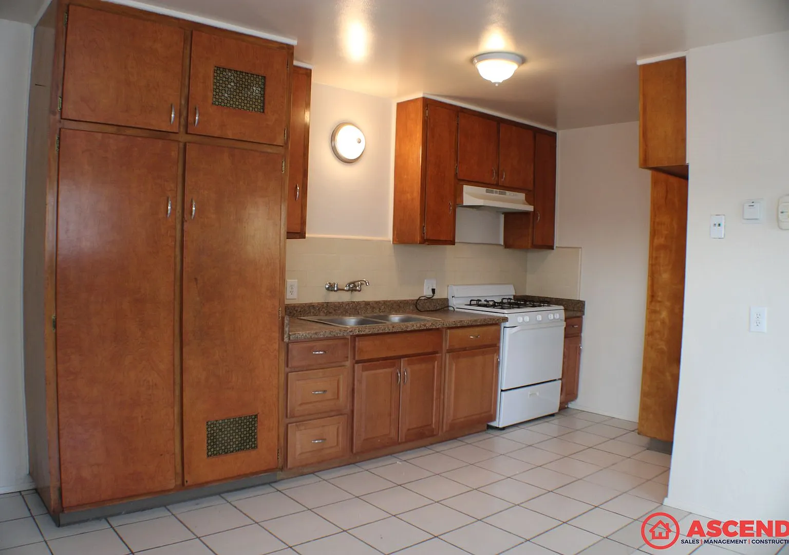 1-bedroom apartment with vintage charm! — Photo 4