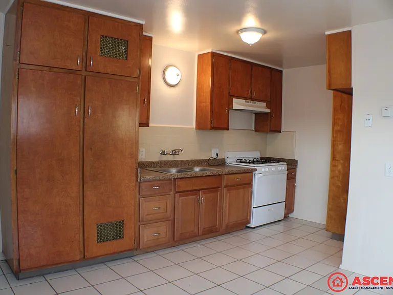 1-bedroom apartment with vintage charm! — Photo 4
