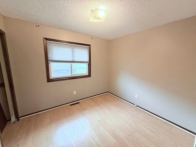 1707 Hallmark Ave N — Photo 12