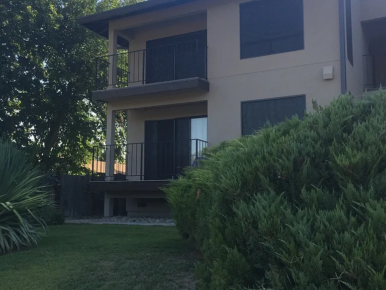 1015 Lakeside Dr — Photo 11