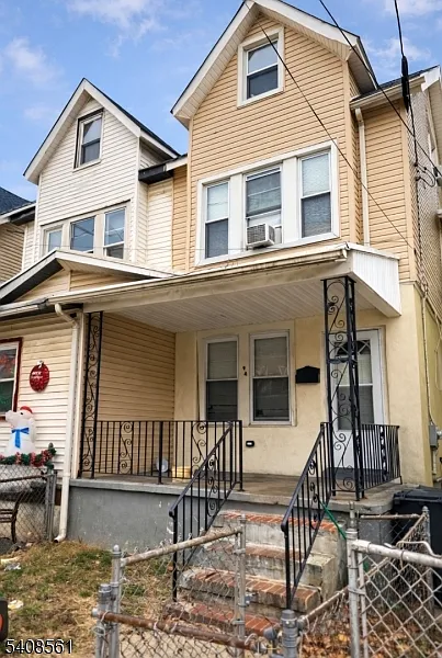 94 Race st photo 1