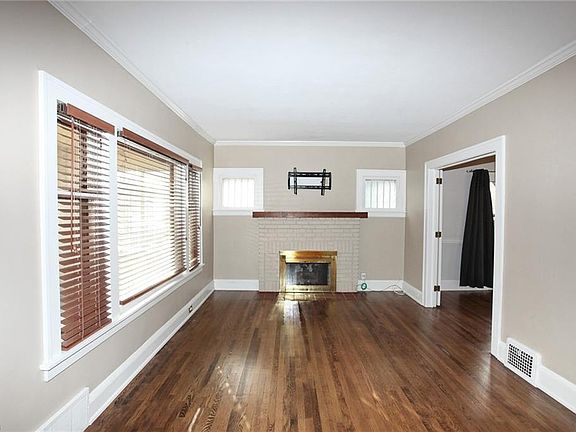 3rd image of 2164 Glenbury Ave
