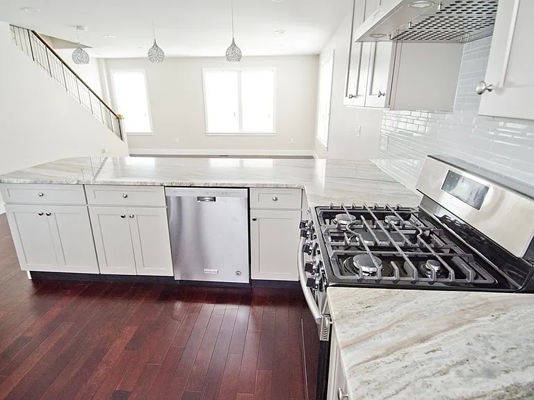 48 Saint Margaret St #48 — Photo 5