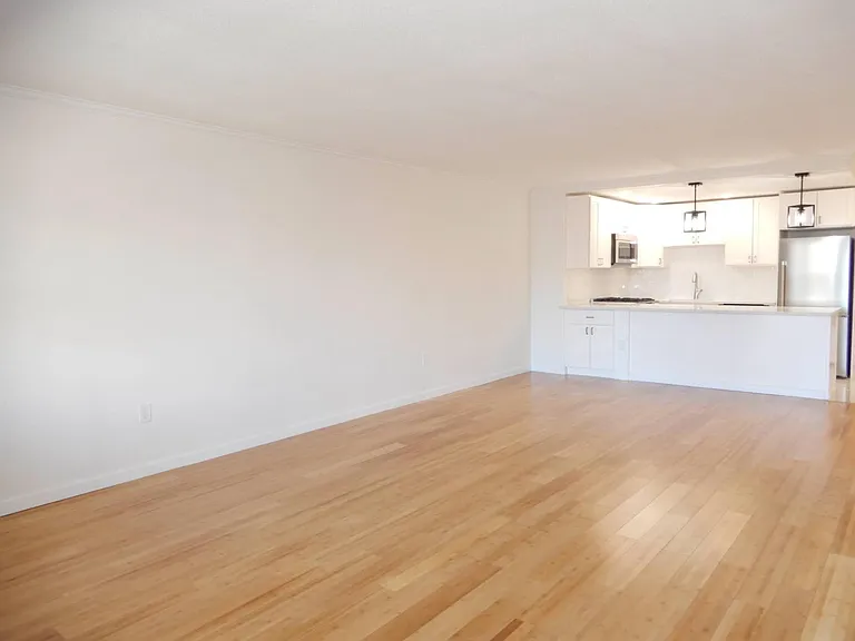 9 Hawthorne Pl #6J — Photo 1