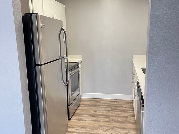3rd image of 910 Clinton St #201