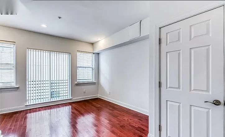 3 bed, 2.5 bath, 1980 sqft, $3,650 — Photo 2