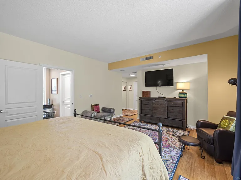 531 Front St — Photo 13