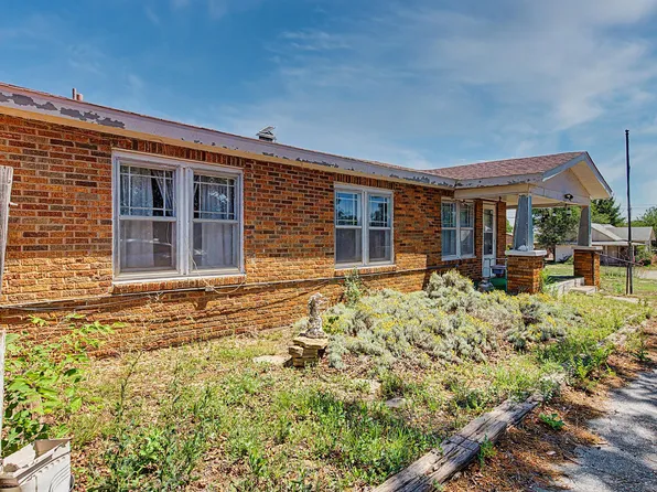615 N Madden St, Shamrock, TX 79079