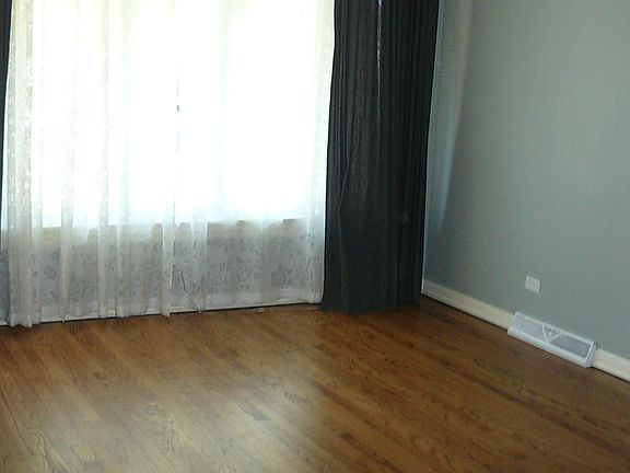 4th image of 5143 S Newland Ave