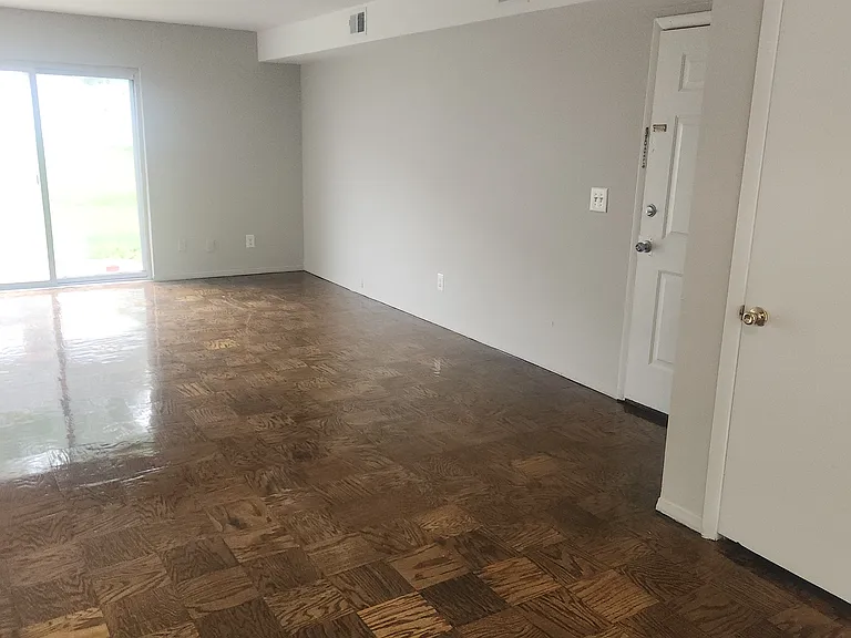 Pine Gate Apartments — Photo 2