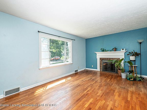 3rd image of 537 Gunson St