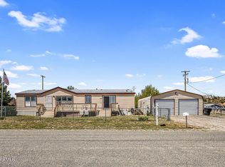 18477 S John Fry Ave, Peeples Valley, AZ 86332