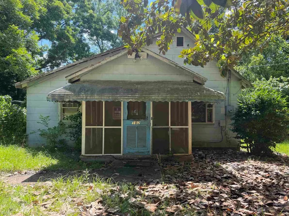 102 Mulberry St, Greensboro, GA 30642