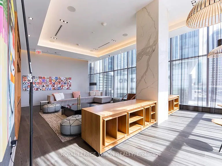 10 York St #1012 — Photo 21
