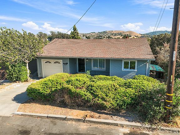 4th image of 581 Summit Drive
