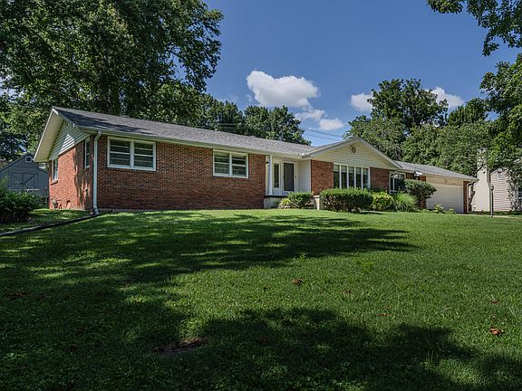4th image of 2349 S Catalina Avenue