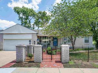 656 S Courtleigh Dr, Wichita, KS 67218