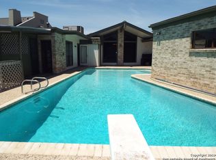 230 Fenwick Dr, Windcrest, TX 78239