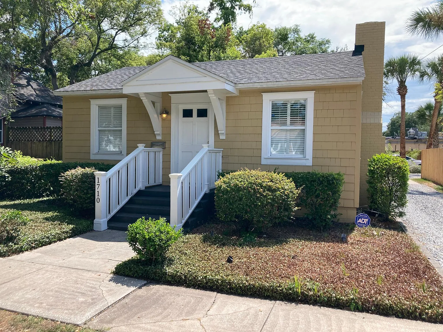 2 bed, 1.5 bath, 980 sqft, $1,850 — Photo 2