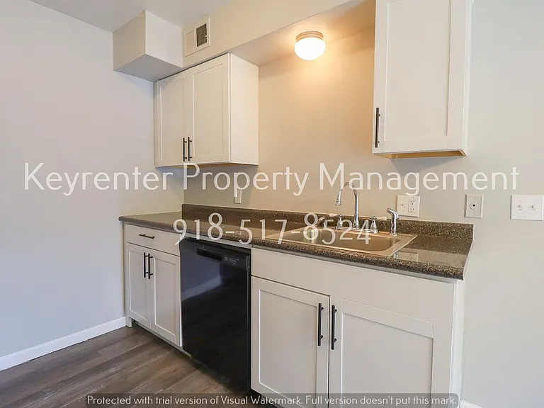 4329 E 68th St #507 — Photo 8