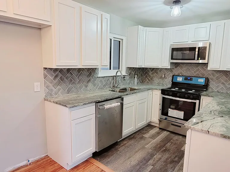 1116 Greentree Rd — Photo 9