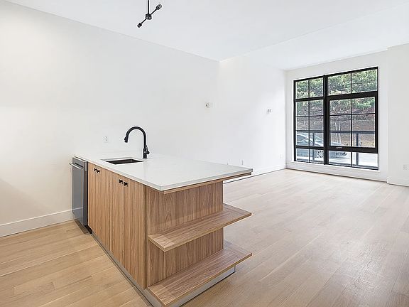 4th image of 25 Bruckner Blvd #1D