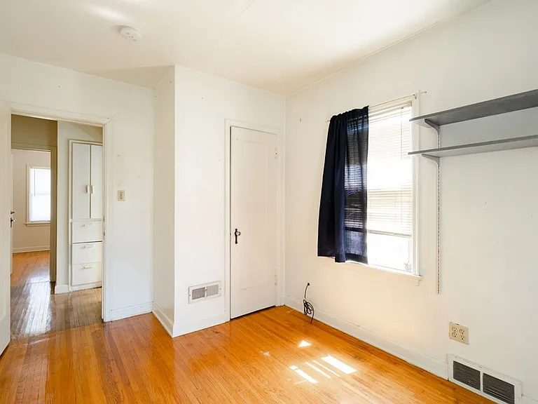 804 W 18th St — Photo 15