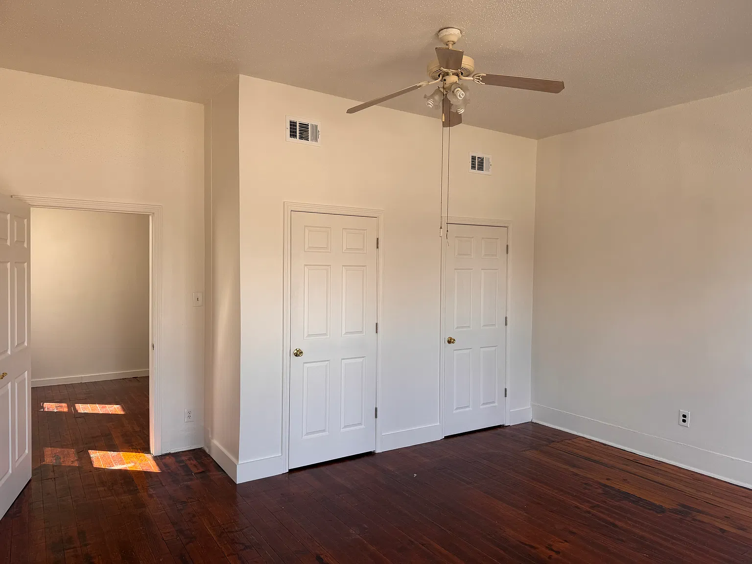 1 bed, 850 sqft, $1,200 — Photo 3