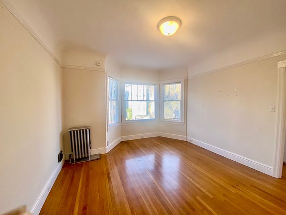 3rd image of 2801 Pine St APT 3