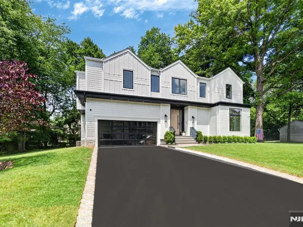 26 Collins Ave, Closter, NJ 07624