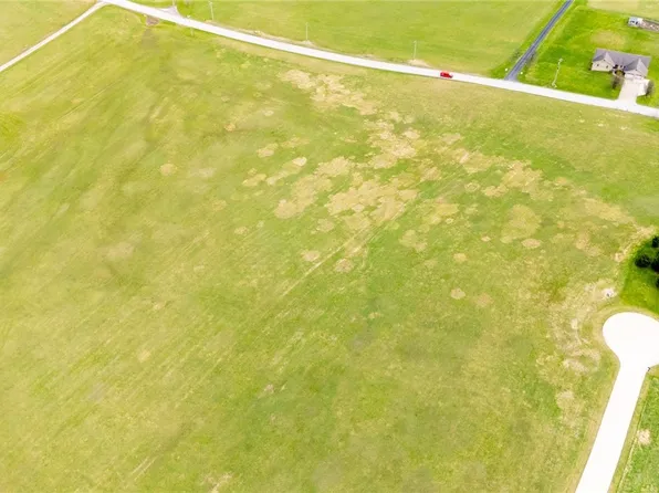 Oldefield Dr, Saint Clairsville, OH 43950