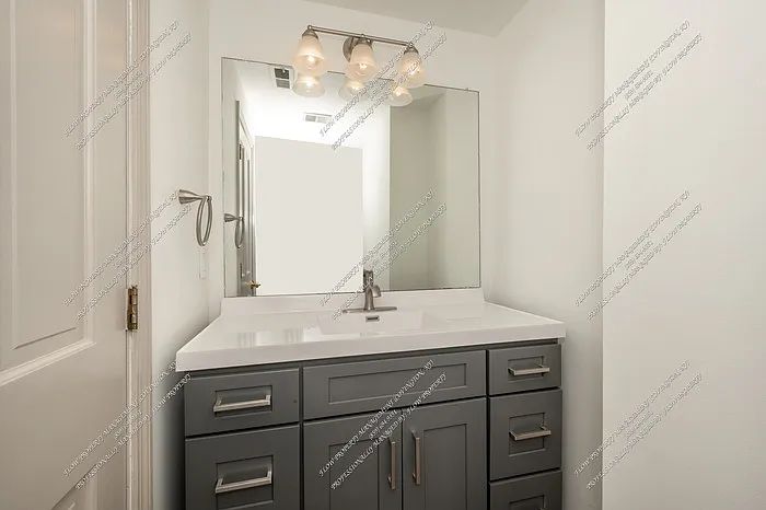 211 W 9th St #5 — Photo 22
