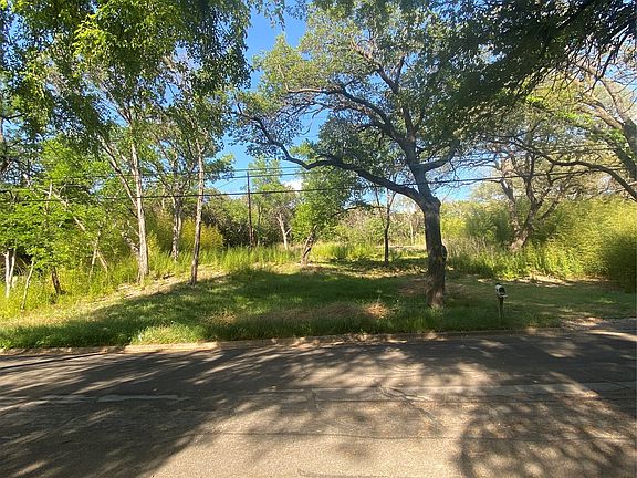 5th image of 3929 Mockingbird Ln