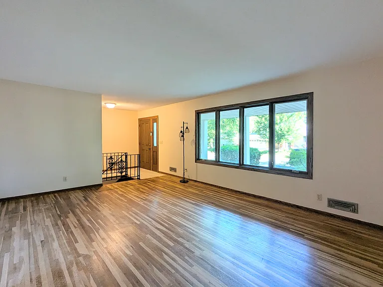6065 Oakwood Rd — Photo 5