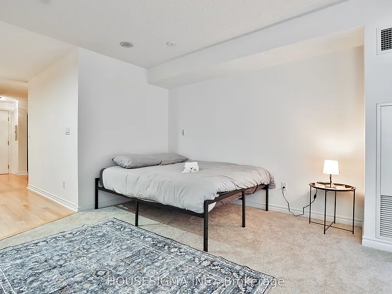 270 Wellington St W #222 — Photo 31