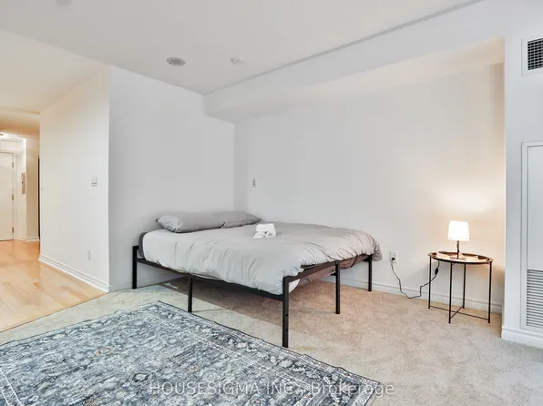 270 Wellington St W #222, Toronto, ON M5V 3P5
