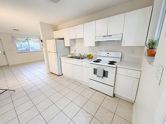 4th image of 2319 Wilson St #2