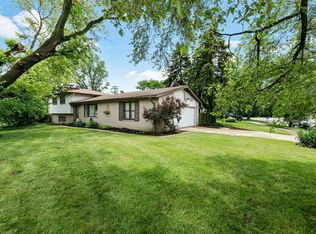115 W Kirchhoff Rd, Arlington Heights, IL 60005