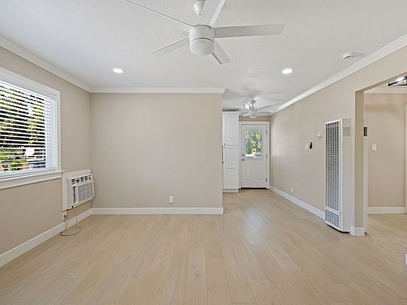 3rd image of 984 Ravenscourt Ave #3