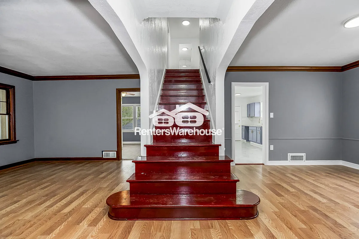 Building Photo - 1111 E 76th St