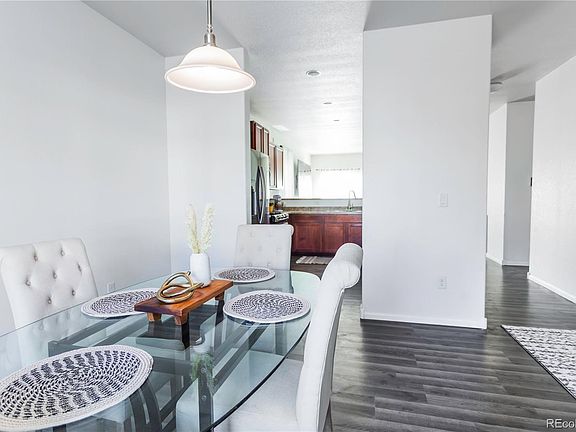 4th image of 484 Reserve Avenue