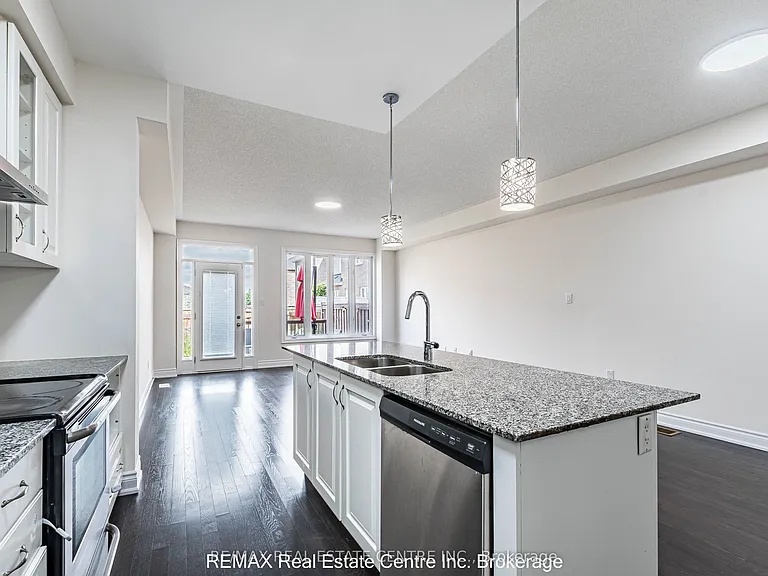27 Lady Evelyn Cres — Photo 16