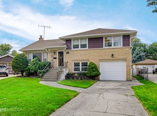 5088 Wick Dr, Oak Lawn, IL