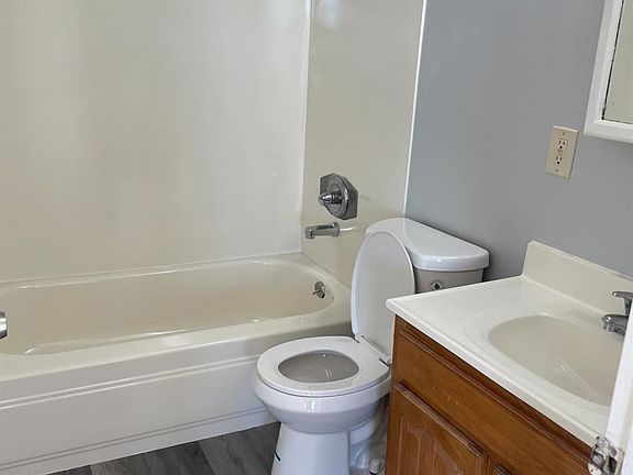 5th image of 2020 Stanton Ave APT 3