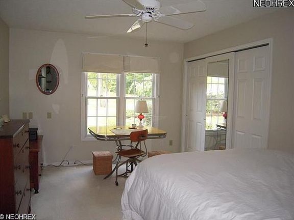 5th image of 264 Manor Brook Dr