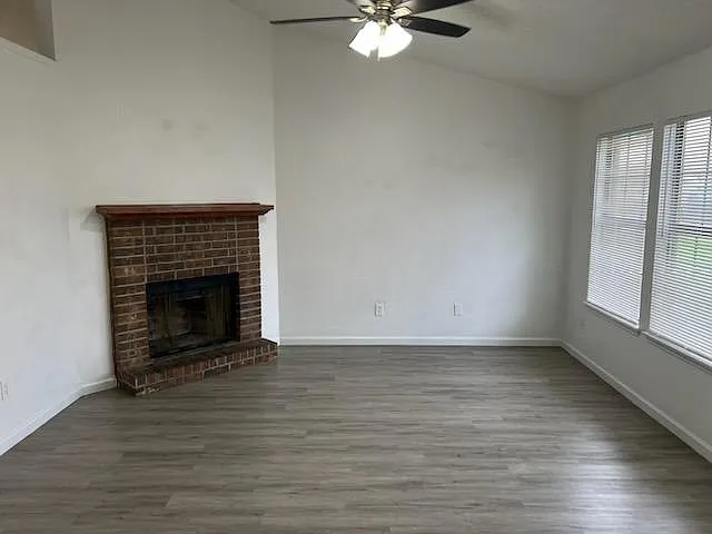 2410 Grasslands Dr — Photo 5